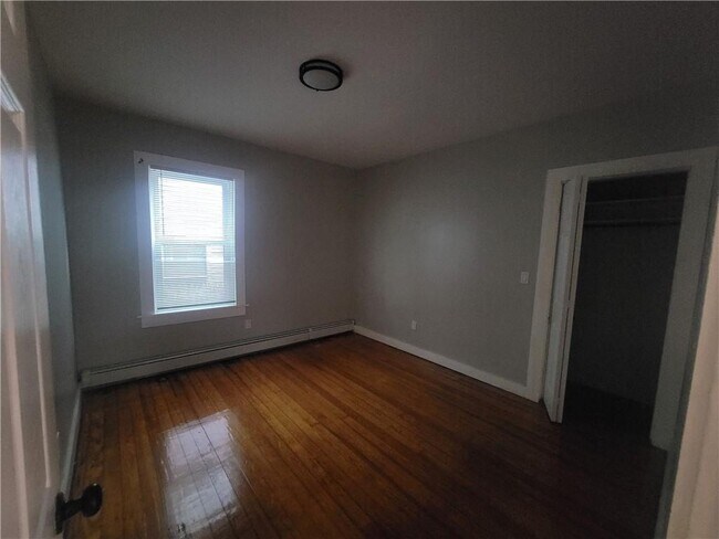 Building Photo - 123 Putnam St