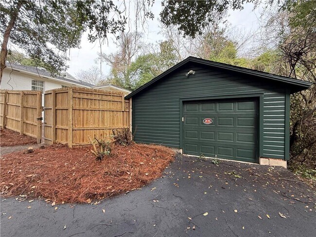 Building Photo - 126 Batre Ln