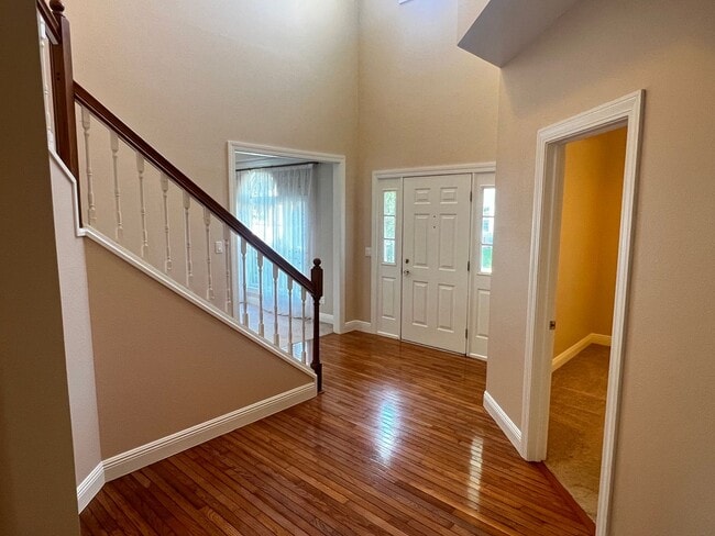 Building Photo - Spacious 4 Bedroom home with 3 Car Garage - Available June 2026