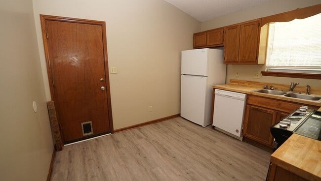 Building Photo - Cinnamon Ridge – 3 bedrooms and 2 baths