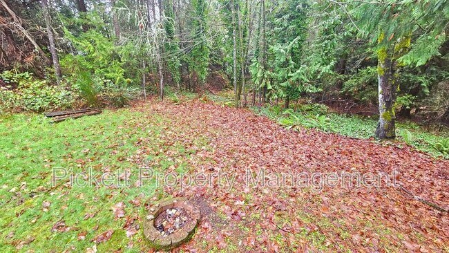 Building Photo - 6449 Lewis NE Dr