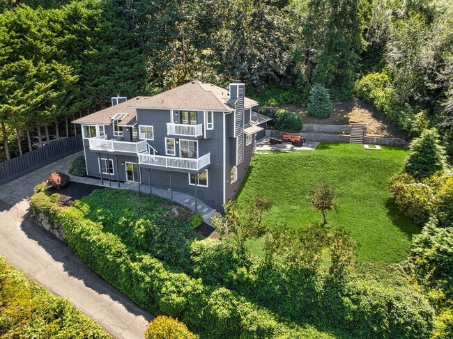 Primary Photo - Beautiful Home in Mukilteo with Panoramic ...
