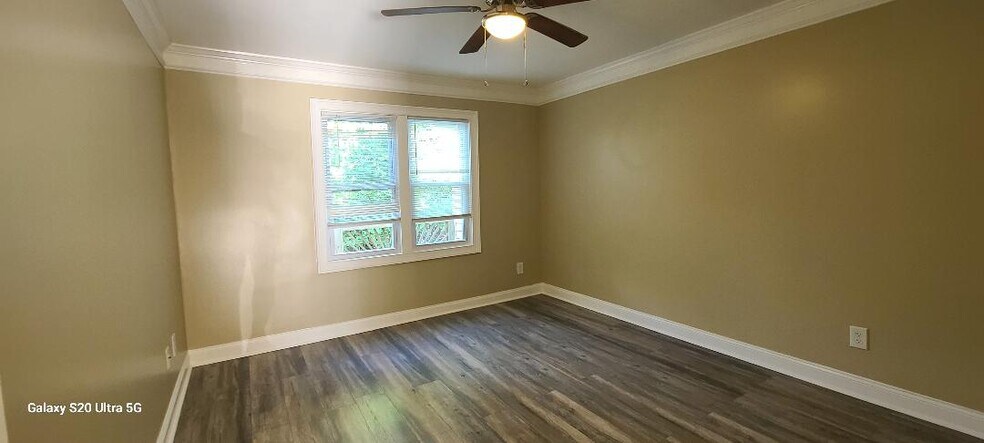 Building Photo - 1048 Falling Water Dr SE