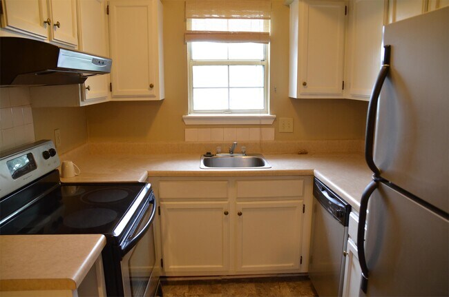 Building Photo - 5509 Lynbrook Landing