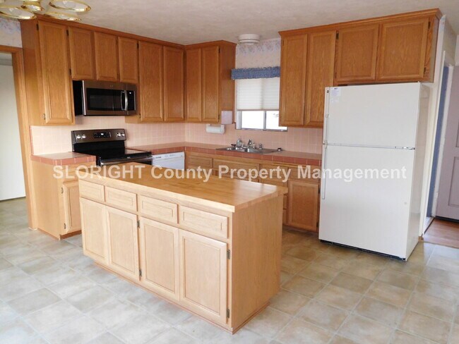 Building Photo - AVAILABLE NOVEMBER - Charming Los Osos Hom...