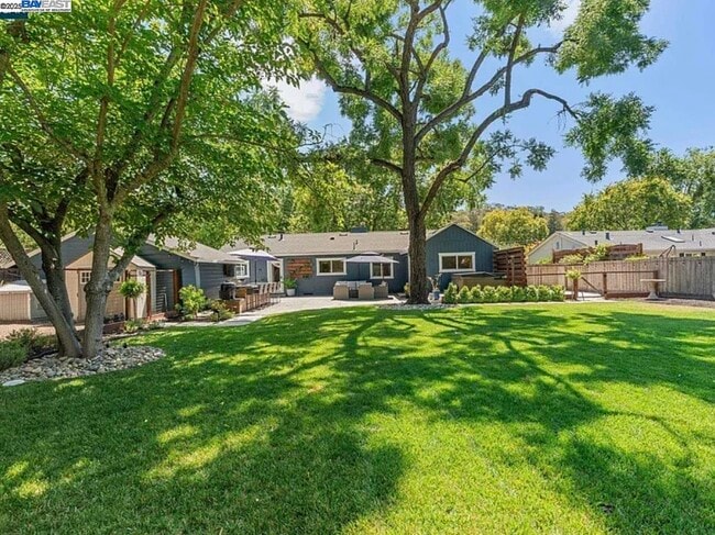 Building Photo - 161 Maiden Ln