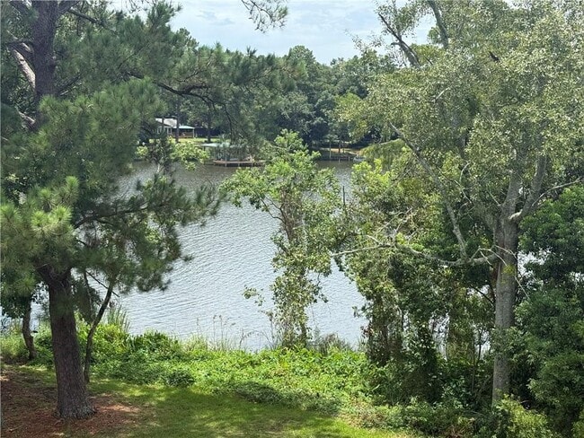Building Photo - 332 Riverbend Dr