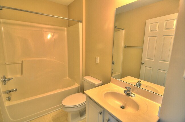 Building Photo - Light, Bright Governor's Village Townhome