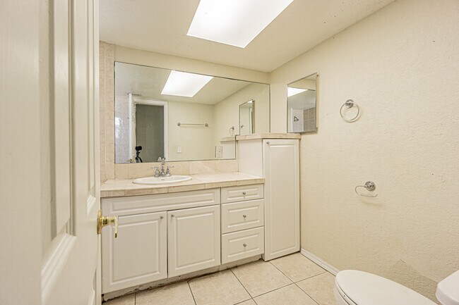 Building Photo - 4149 Floramar Ter