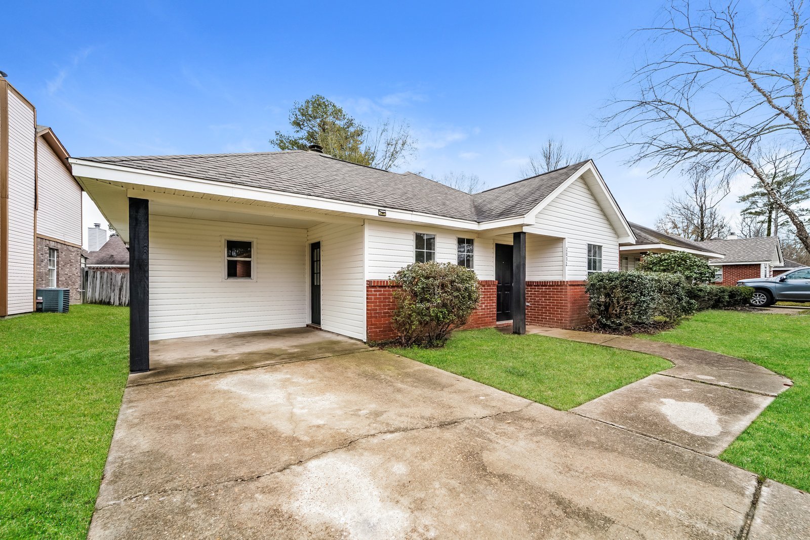 Building Photo - 2032 Red Oak Dr