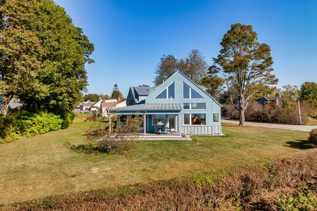 Building Photo - 1 Shoreline Dr