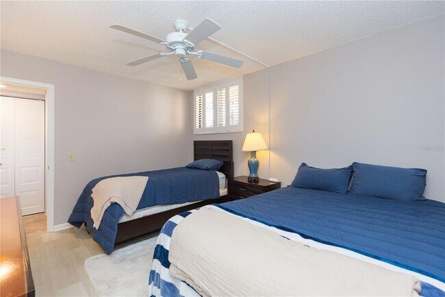 Building Photo - 5729 Del Sol Blvd