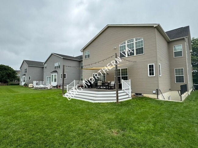Building Photo - 8930 Kingbird Ct