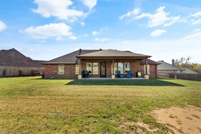 Building Photo - Beautiful Home In Pecan Planation