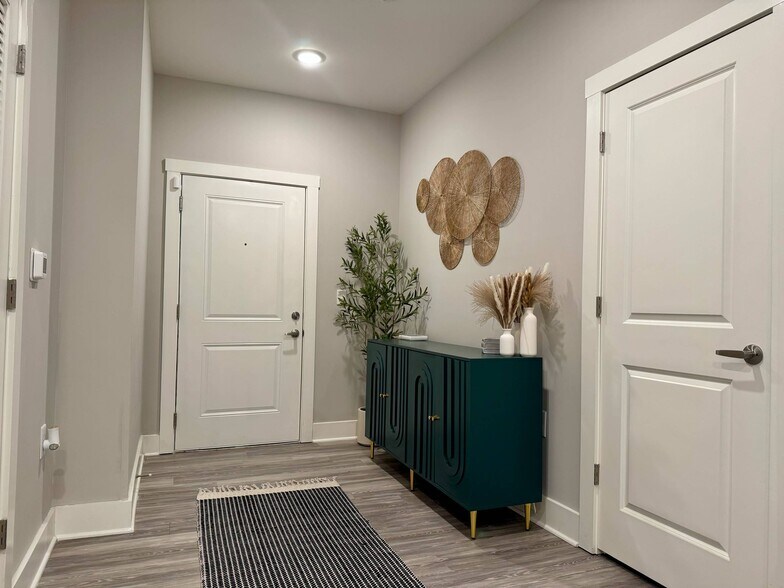 Building Photo - Pine Reserve Apartments