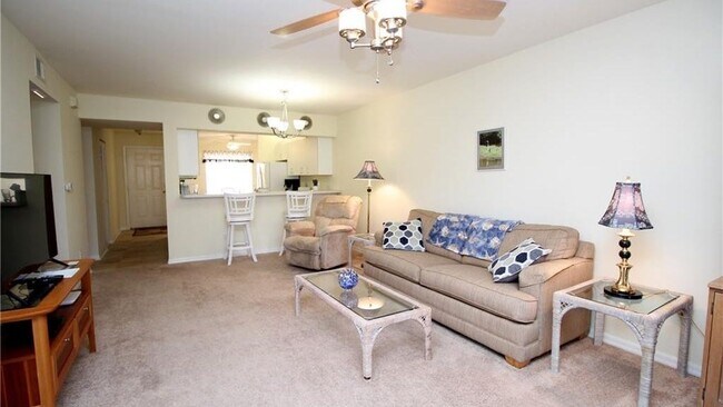 Building Photo - 273 Robin Hood Cir