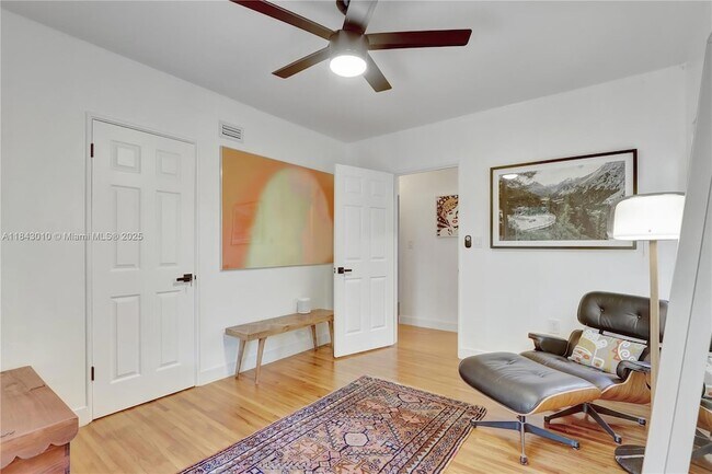 Building Photo - 842 NW 9th Ct