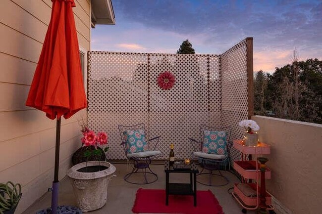 Building Photo - 2044 Fairmont Dr