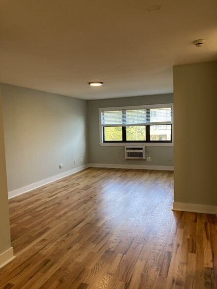Building Photo - 696 Elm Pl