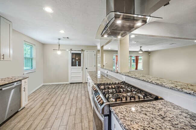 Building Photo - 2018 Westlake Rd