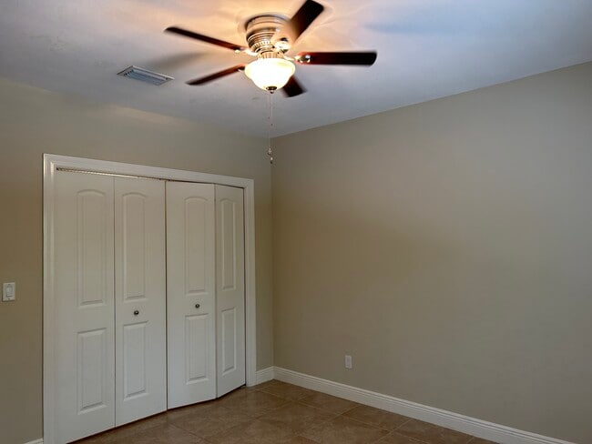Building Photo - 4412 Vanda Dr
