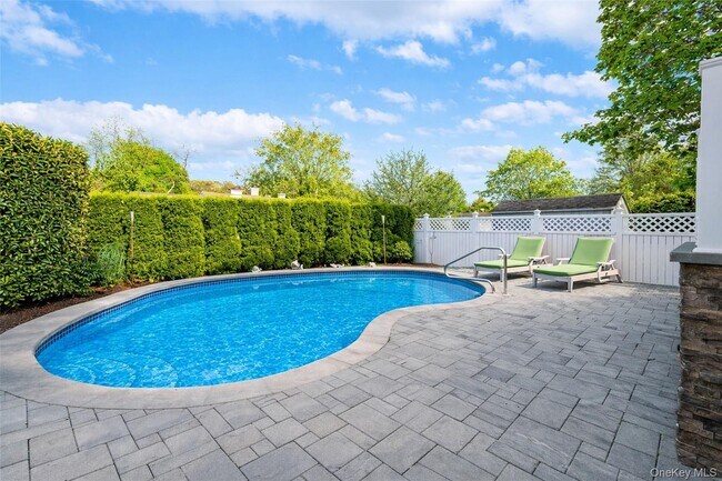 Building Photo - 300 Fiddler Ln