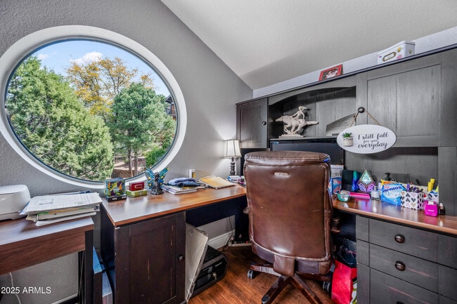 Building Photo - 1207 N Arrowhead Dr