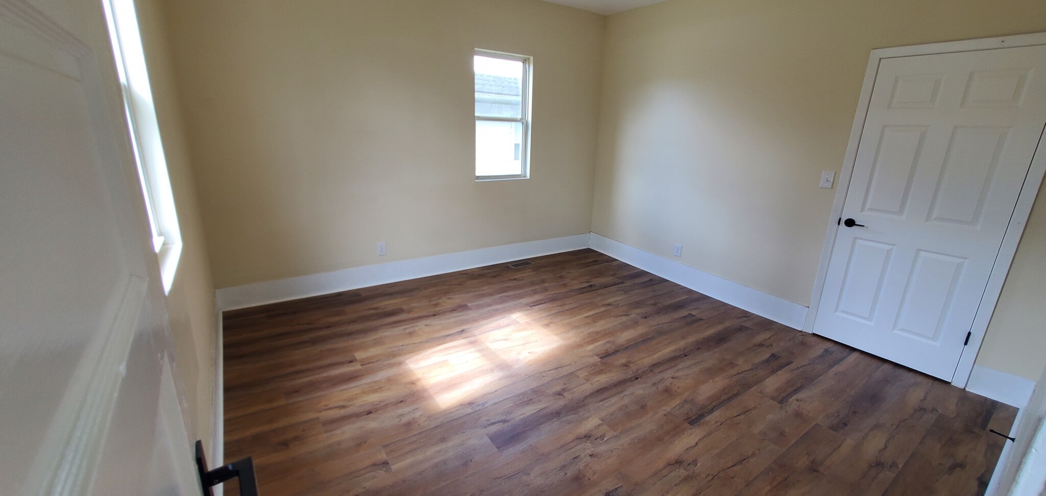 Building Photo - 515 W Magnolia Ave