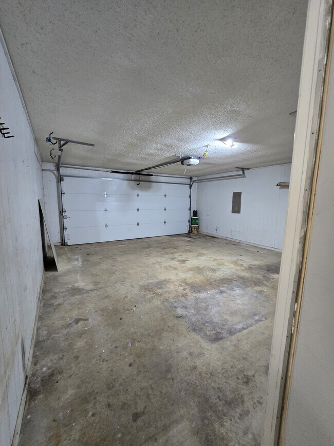 Building Photo - 505 E Acker Tap St