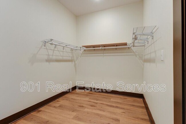 Building Photo - 124 Monroe Ave