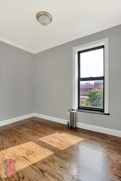 Building Photo - 212 E 105th St