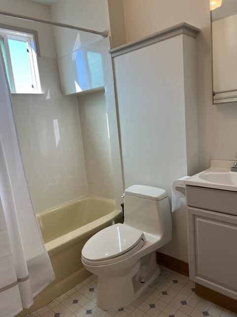 Bath 1 with full tub/shower - 336 Lincoln Ave