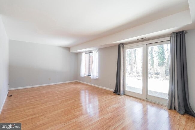 Building Photo - 1004 Worthington Dr