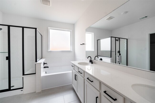 Building Photo - 5822 Westwood Shr Dr