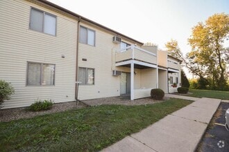 Building Photo - Main floor 2br condo steps from the Dougla...