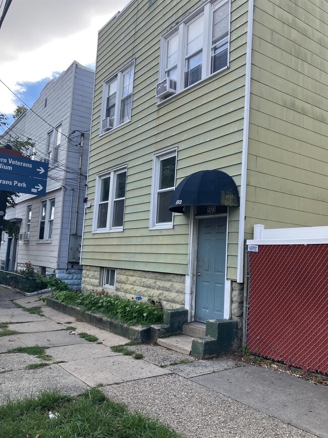 Primary Photo - 593 Avenue A