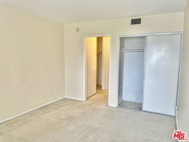 Building Photo - 18307 Burbank Blvd