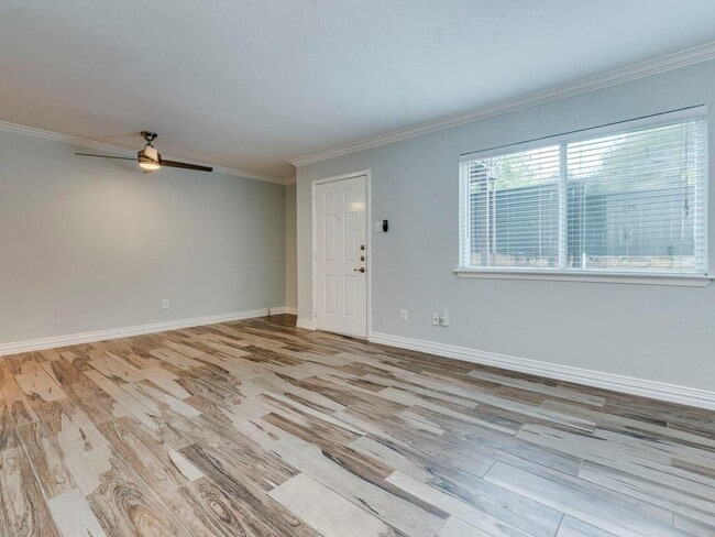 Building Photo - 2124 Burton Dr