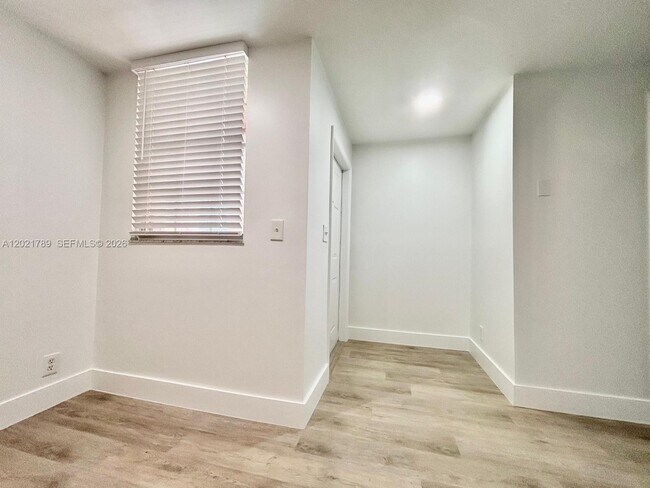 Building Photo - 1498 Barcelona Way