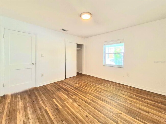 Building Photo - 2617 W Watrous Ave