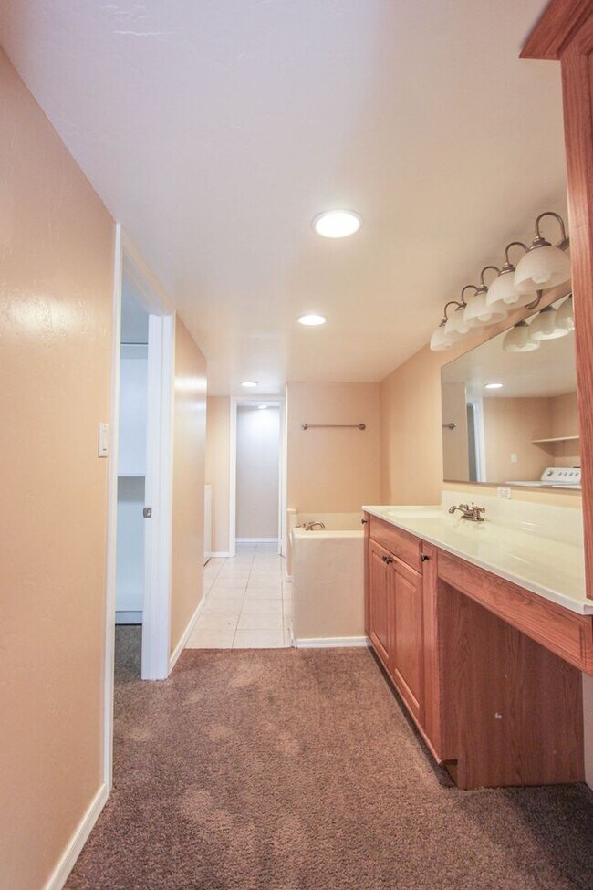 Building Photo - Large 2 story Home in Prescott Valley