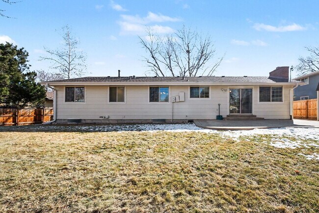 Building Photo - "Spacious 4-Bed Lakewood Gem with Hardwood Floors, Finished Basement & Fireplace - 2970 Sq Ft!"