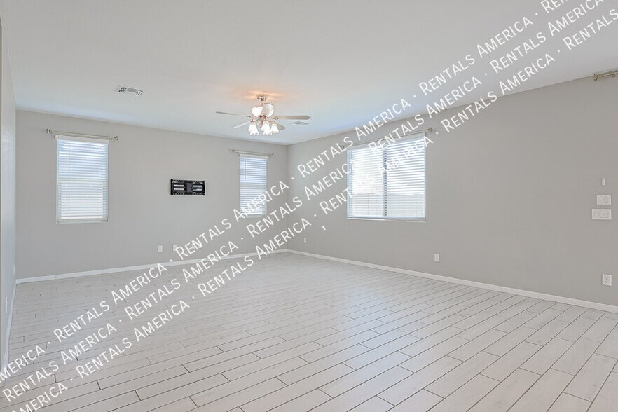 Building Photo - 15713 W Woodlands Ave