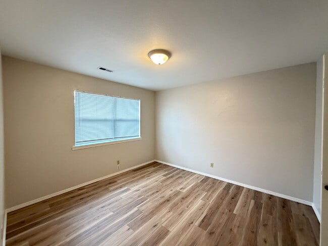 Building Photo - Last 2BR / 2BA unit - Community swimming pool