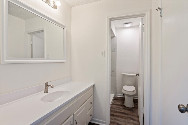 Building Photo - 2906 Heatherwood Dr