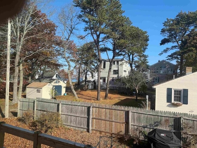 Building Photo - 157 Hills Beach Rd