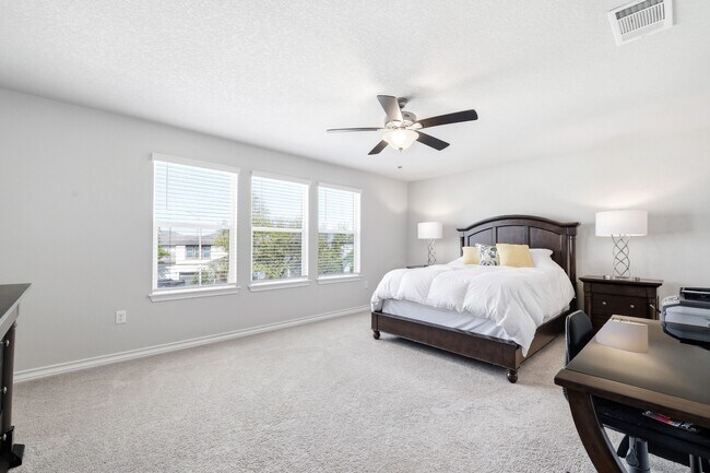 Building Photo - 5602 Chestnut Xing