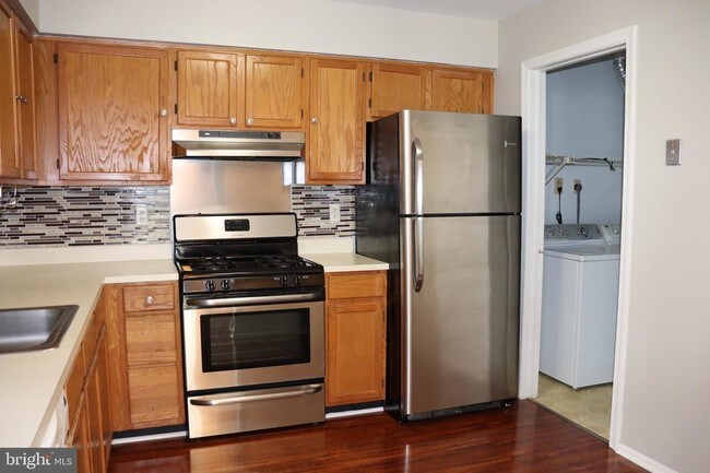 Building Photo - 237 Andover Pl