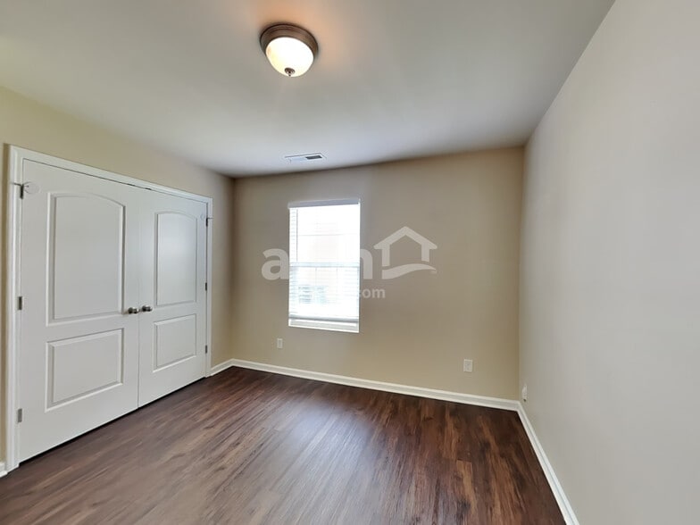 Building Photo - 261 Aershire Ct