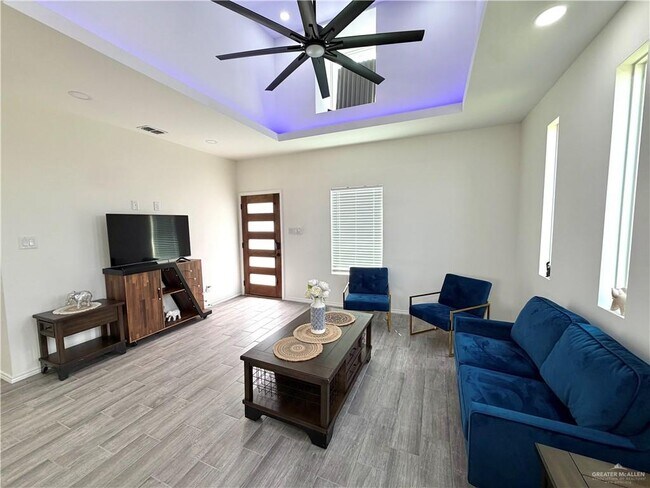 Building Photo - 1521 Karen Dr